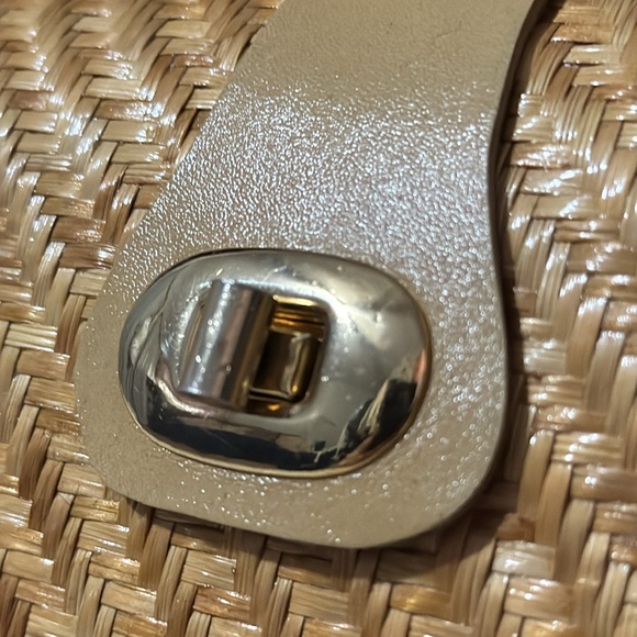 Gorgeous Vintage Bag-Tan Natural Fiber Exterior-Turn Lock Closure - Picture 4 of 16